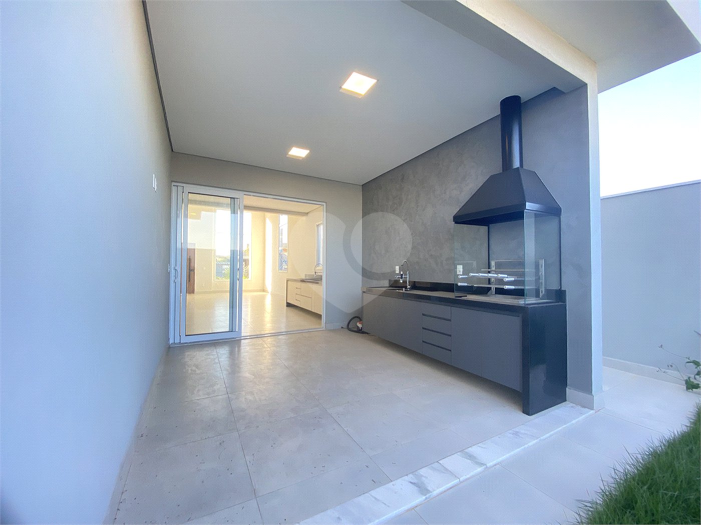 Casa à venda com 3 quartos, sendo 1 suíte, no condomínio Reserva Central Parque, Salto - SP
