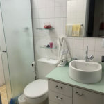 Casa à venda com 3 quartos, sendo 1 suíte, no condomínio Serranos, São Paulo - SP