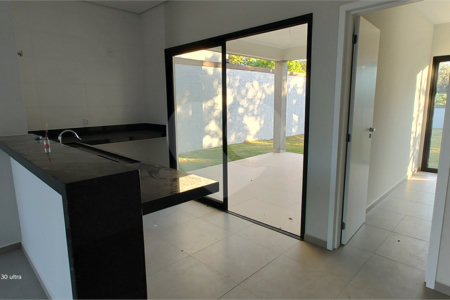 Casa à venda com 3 suítes no condomínio Reserva Ybyra, Atibaia - SP