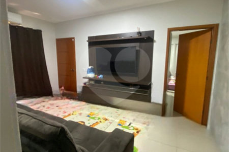 Casa à venda com 3 quartos, sendo 1 suíte, em Ipê, Três Lagoas, MS