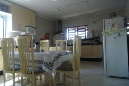 Casa à venda com 3 quartos, sendo 1 suíte,  em Vila Santo Estéfano, São Paulo, SP