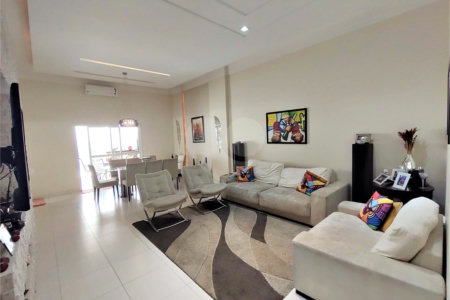 Casa à venda com 3 suítes no condomínio Portal dos Ipês, Indaiatuba - SP