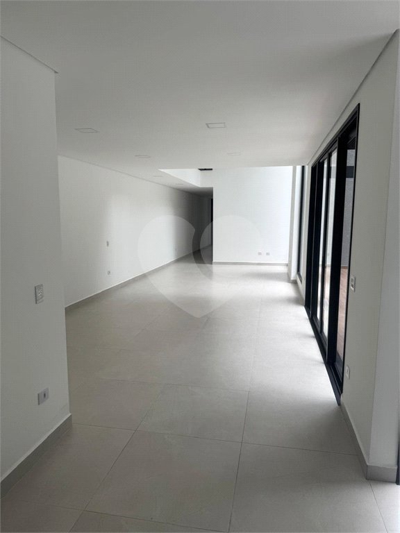 Casa à venda com 4 suítes no condomínio Figueira Garden, Atibaia - SP