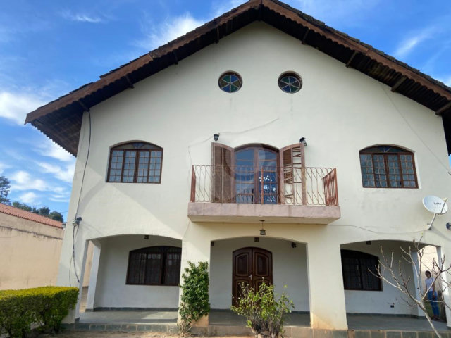 Casa à venda com 5 quartos, sendo 4 suítes,  no condomínio Vilarejo Estoril, Mairiporã - SP