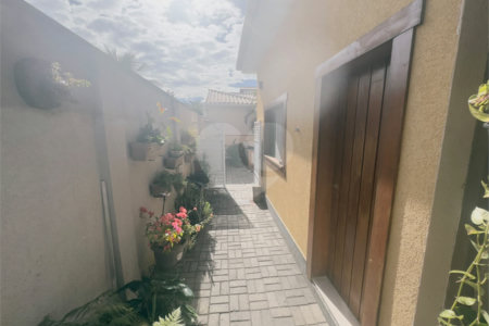 Casa em condomínio à venda com 4 quartos, sendo 2 suítes,  em Caravelas, Armação dos Búzios, RJ