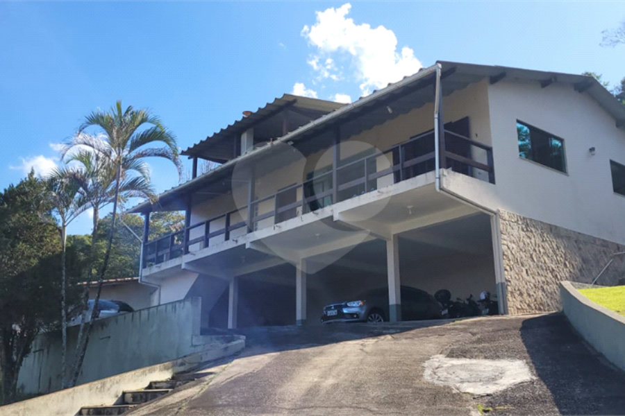 Casa à venda com 5 quartos, sendo 2 suítes, no condomínio Alpes da Cantareira, Mairiporã - SP