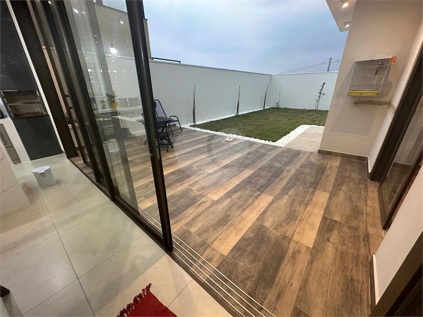 Casa à venda com 4 quartos, sendo 2 suítes, no condomínio Residencial Golden Ville, Itapetininga - SP