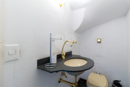 Casa à venda com 4 quartos, sendo 2 suítes,  no condomínio Vila das Flores, São Paulo - SP
