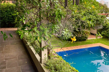 Sobrado à venda com 5 quartos, sendo 3 suítes,  em Jardim Leonor, São Paulo, SP