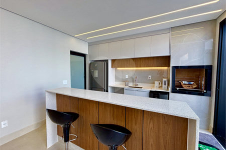 Indaiatuba - Sp - Condominio Maria Candida - R$ 2.250.000,00 - 3 suítes, sendo 1 master com closet e banheiro com duas cubas e dois chuveiros - Escritório - Piscina em Alvenaria aquecida e Hidro com Iluminação - Ar Condicionado instalado em todos os quartos, escritorio, sala e area gourmet