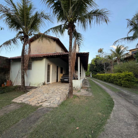 Casa Térrea à venda com 9 quartos, sendo 2 suítes, no condomínio Seranila, Monte Mor - SP