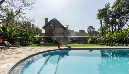 Casa de Vila à venda com 5 quartos, sendo 4 suítes,  em Jardim Morumbi, São Paulo, SP
