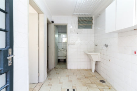 Sobrado à venda com 4 quartos, sendo 2 suítes, em Alto de Pinheiros, São Paulo, SP