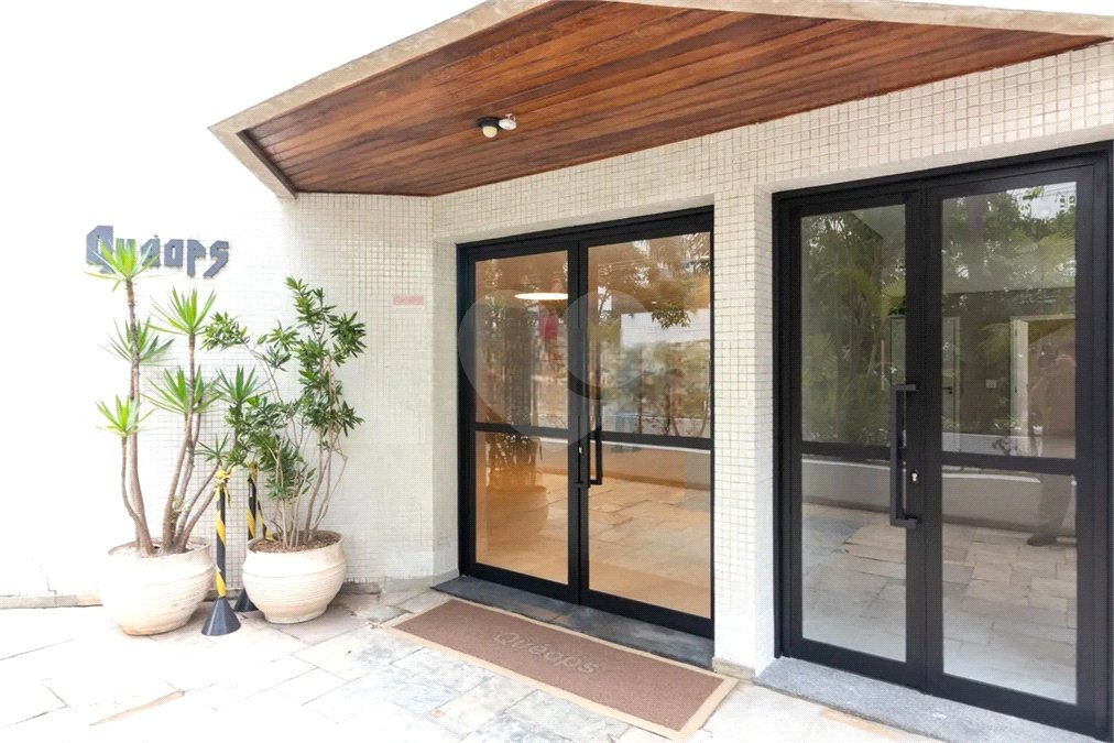 Apartamento à venda com 3 quartos, sendo 2 suítes, em Moema, São Paulo, SP