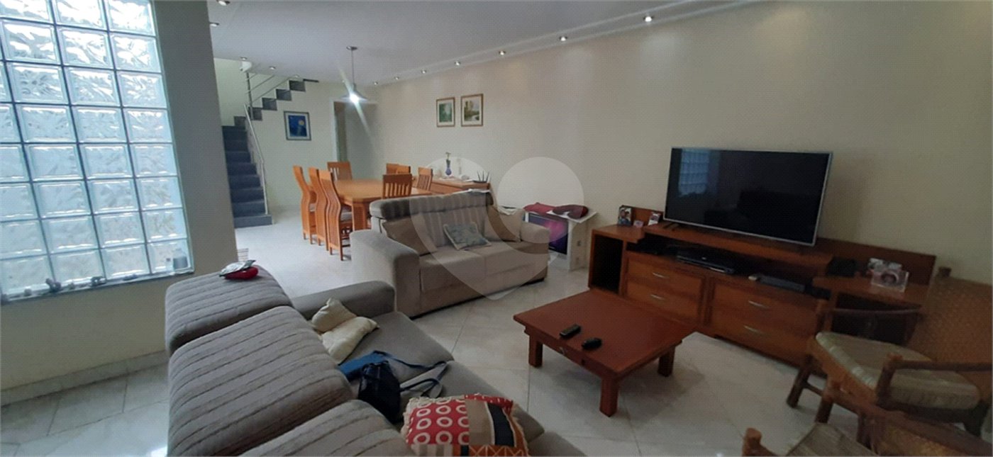 Sobrado à venda com 4 quartos, sendo 1 suíte, em Vila Lúcia, São Paulo, SP