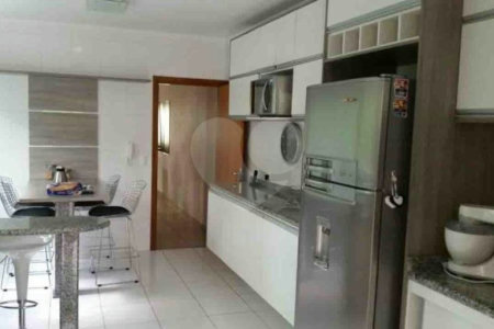 Casa à venda com 3 suítes em Vila Sônia, São Paulo, SP