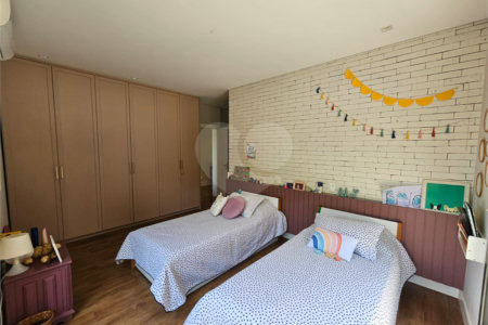 Casa à venda com 4 suítes no condomínio Residencial Itahyê, Santana de Parnaíba - SP