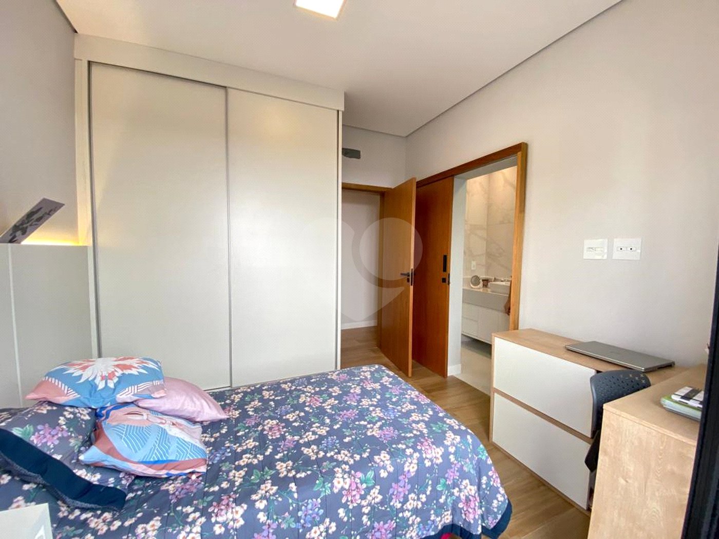 Casa à venda com 4 suítes no condomínio Jardim Vila Paradiso, Indaiatuba - SP