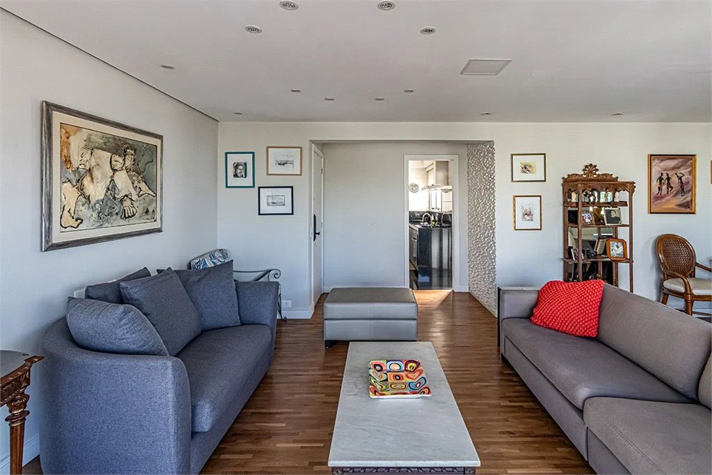 Apartamento à venda com 3 quartos, sendo 1 suíte,  em Pinheiros, São Paulo, SP
