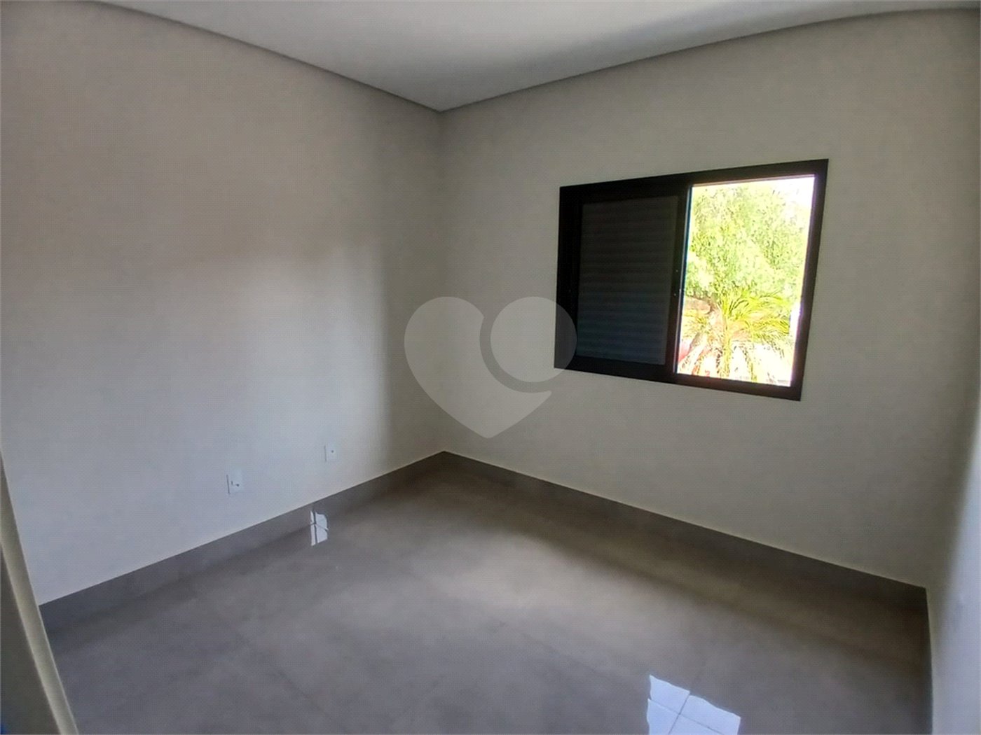Casa à venda com 3 quartos, sendo 1 suíte, no condomínio Jardim, Sorocaba - SP
