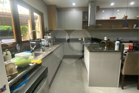 Casa à venda com 4 suítes no condomínio Vale da Santa Fé, Vinhedo - SP