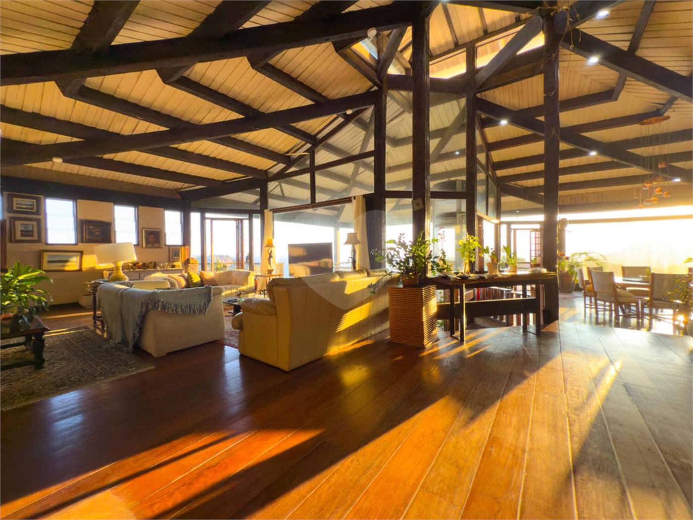 Casa à venda com 5 quartos, sendo 2 suítes, em Joá, Rio de Janeiro, RJ