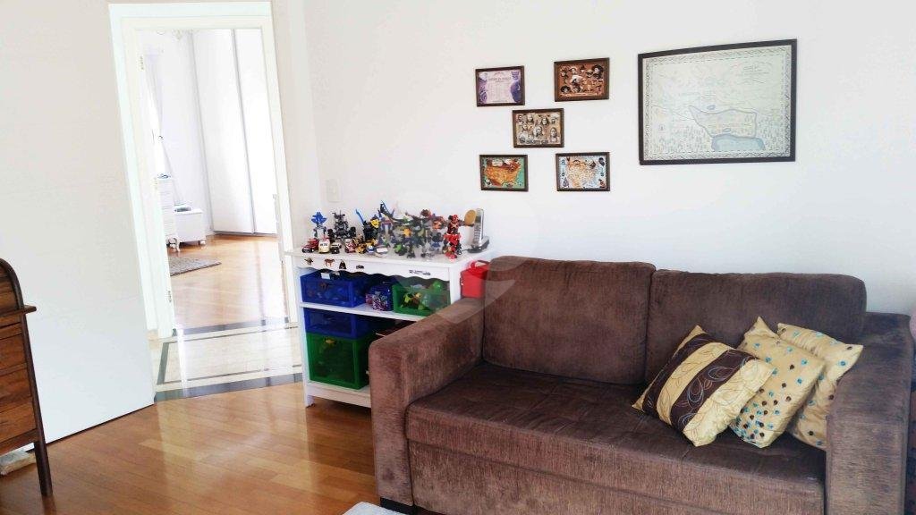 Casa à venda com 4 suítes em Granja Julieta, São Paulo, SP