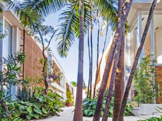 Casa à venda com 3 suítes no condomínio Casas Oás, São Paulo - SP