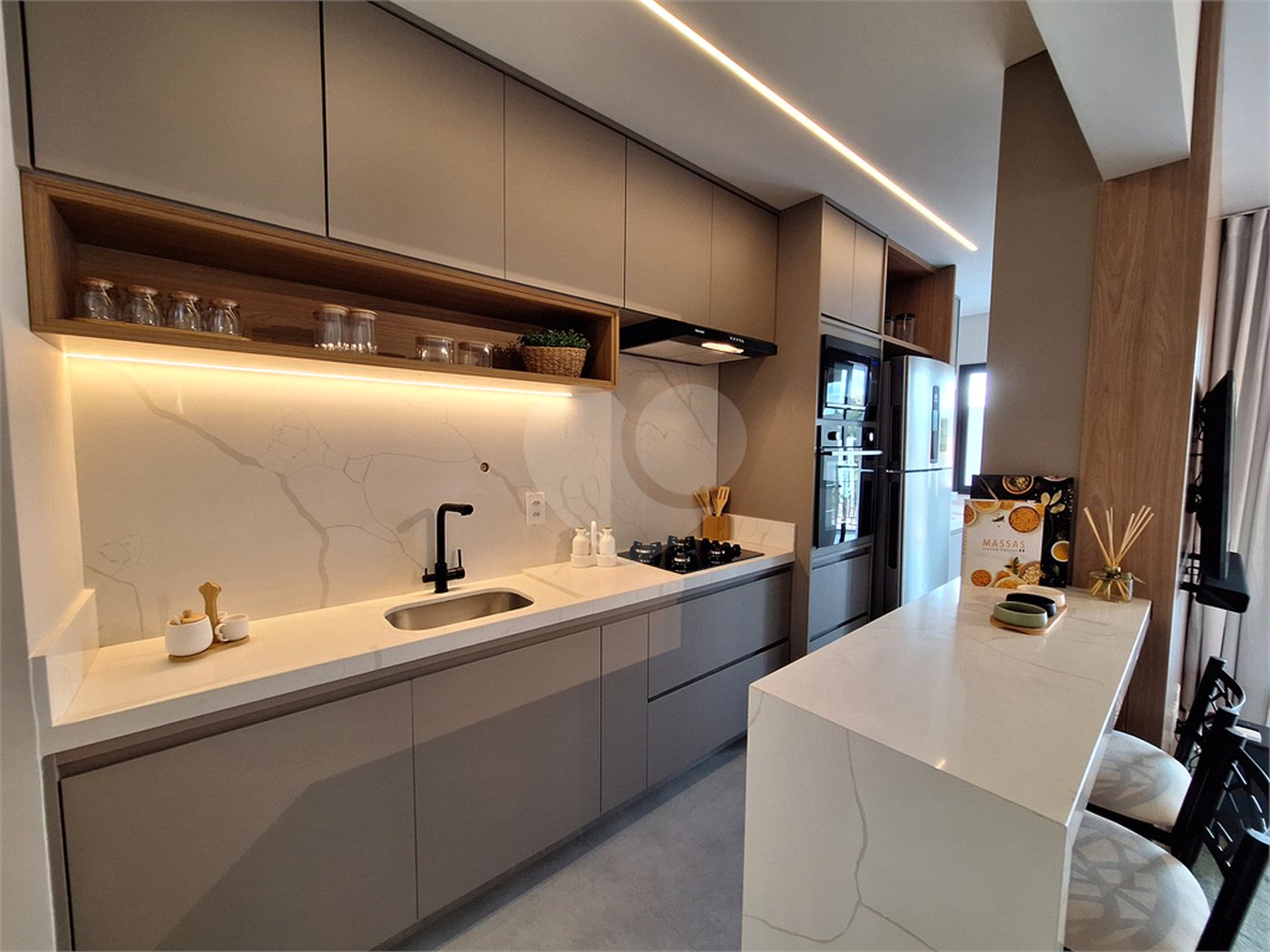 Apartamento à venda com 3 quartos, sendo 1 suíte,  no Centro, Vinhedo, SP