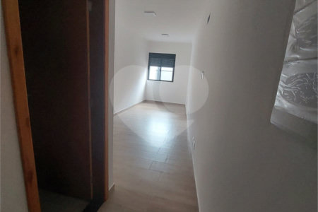 Sobrado à venda com 3 quartos, sendo 1 suíte, em Vila Carrão, São Paulo, SP