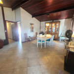 Casa à venda com 3 quartos, sendo 1 suíte, no condomínio Estância Marambaia, Vinhedo - SP