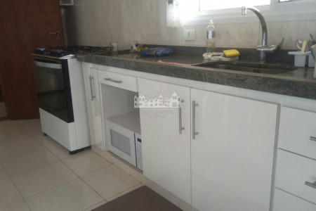 Casa à venda com 3 quartos, sendo 1 suíte, no condomínio Serra da Estrela, Atibaia - SP