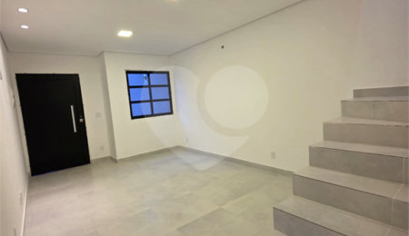 Sobrado à venda com 3 quartos, sendo 1 suíte,  em Vila Gumercindo, São Paulo, SP
