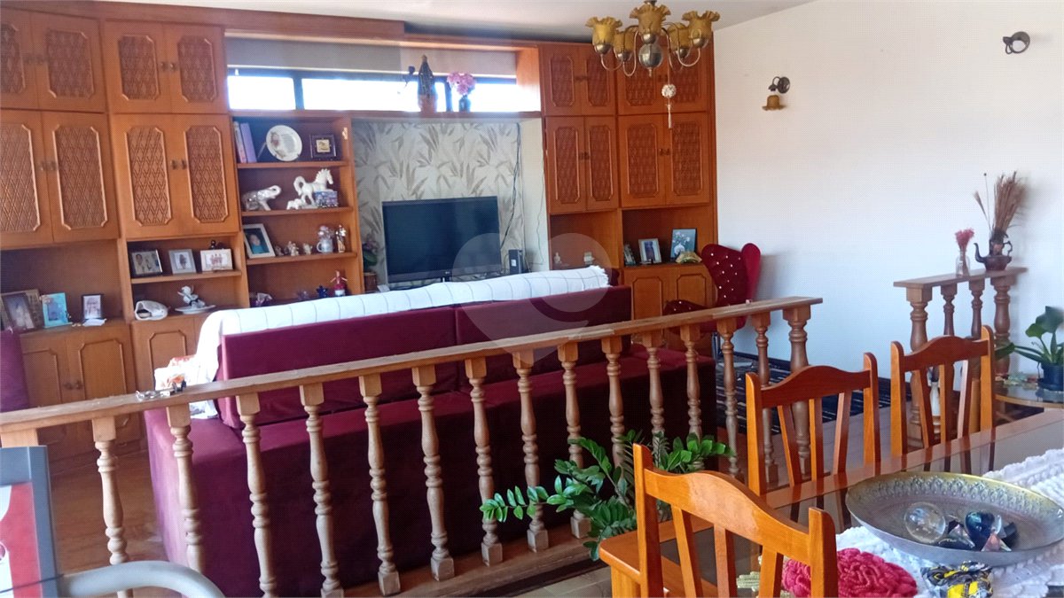Casa à venda ou para alugar com 7 quartos, sendo 1 suíte,  em Vila Mogilar, Mogi das Cruzes, SP