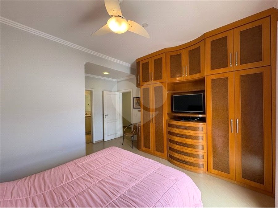 Casa à venda com 5 quartos, sendo 3 suítes, no condomínio Granja Olga III, Sorocaba - SP