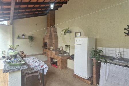 Casa à venda com 4 quartos, sendo 2 suítes, no condomínio Grape Village, Vinhedo - SP