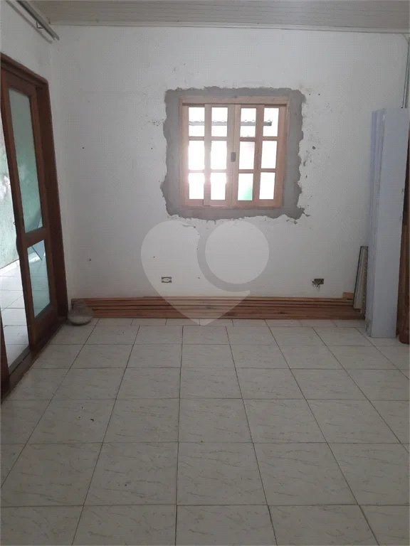 Sobrado à venda com 4 quartos, sendo 1 suíte, em Tremembé, São Paulo, SP