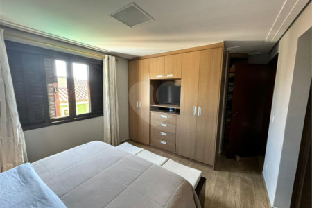 Casa à venda com 3 quartos, sendo 1 suíte, no condomínio Residencial Jardim das Flores 1510, Cotia - SP