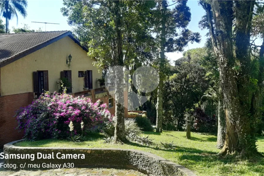 Casa à venda com 3 quartos, sendo 1 suíte, no condomínio Jardim da Monntanha II, Mairiporã - SP