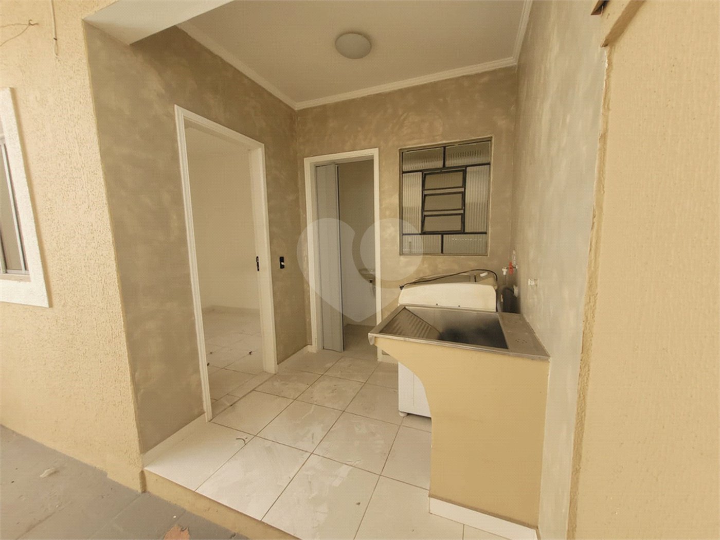 Casa à venda com 3 quartos, sendo 1 suíte, em Parque Maria Domitila, São Paulo, SP