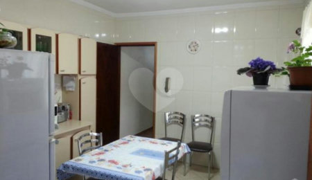 Sobrado à venda com 3 quartos, sendo 1 suíte,  em Parque Vitória, São Paulo, SP