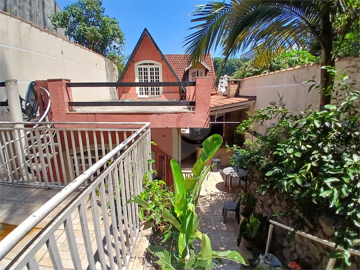 Sobrado à venda com 8 quartos, sendo 2 suítes, em Tremembé, São Paulo, SP