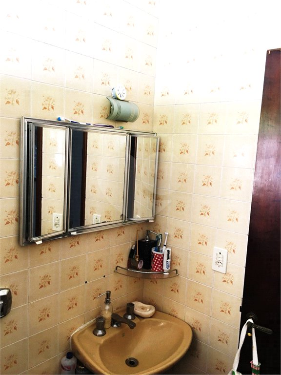 Sobrado à venda com 4 quartos, sendo 1 suíte,  em Vila Gomes, São Paulo, SP