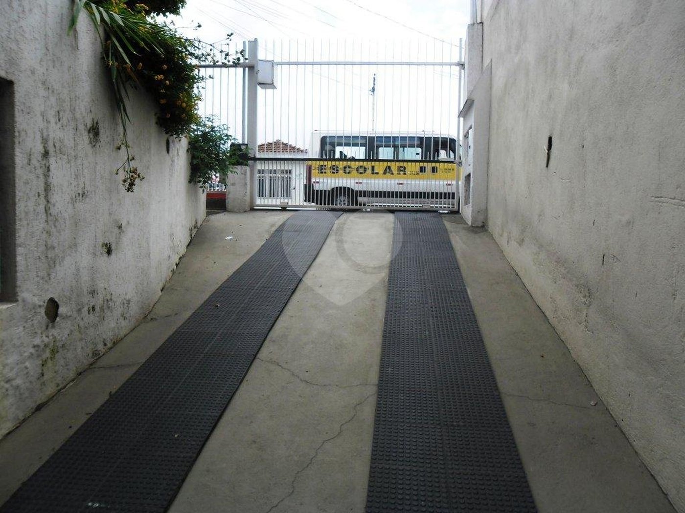 Sobrado à venda ou para alugar com 4 suítes em Parque Peruche, São Paulo, SP