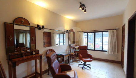 Sobrado à venda com 4 quartos, sendo 2 suítes,  em Moema, São Paulo, SP