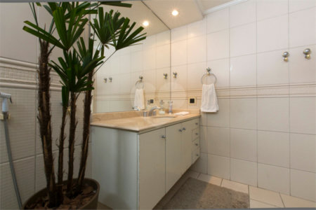 Apartamento à venda com 4 quartos, sendo 3 suítes, em Campo Belo, São Paulo, SP