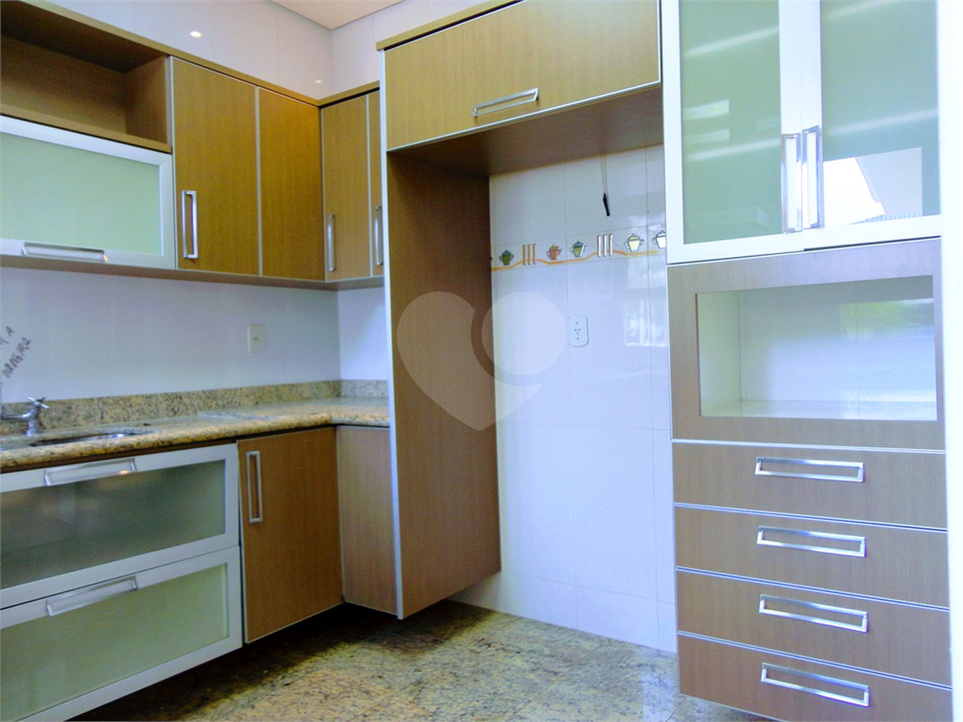 Casa à venda com 3 suítes no condomínio Residencial Jardim América, Vinhedo - SP