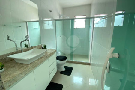 Casa à venda com 5 quartos, sendo 4 suítes, no condomínio Mansões da Prata, Rio de Janeiro - RJ