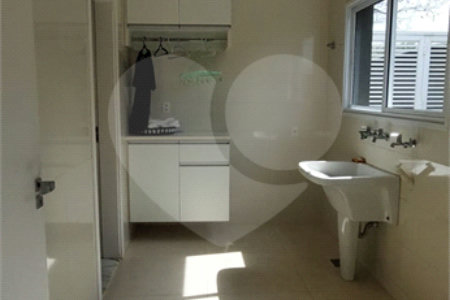 Casa à venda com 3 suítes no condomínio Figueira Garden, Atibaia - SP