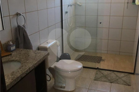 Sobrado à venda com 4 quartos, sendo 1 suíte,  em Vila Asem, Itapetininga, SP